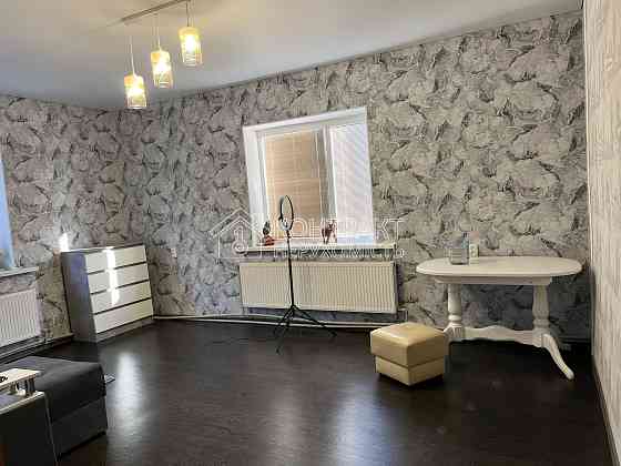 Продаж Будинок 6-кімнатний на вул. Академіка Байрачного Валки