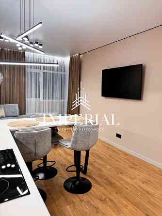 Оренда Квартира 3-кімнатна, 14/16 поверх на вул. Олександра Олеся Киев