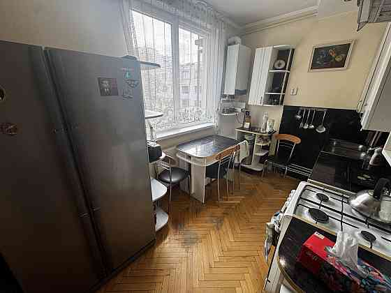 Продаж Квартира 3-кімнатна, 4/5 поверх на вул. Манюха В. Ивано-Франковск