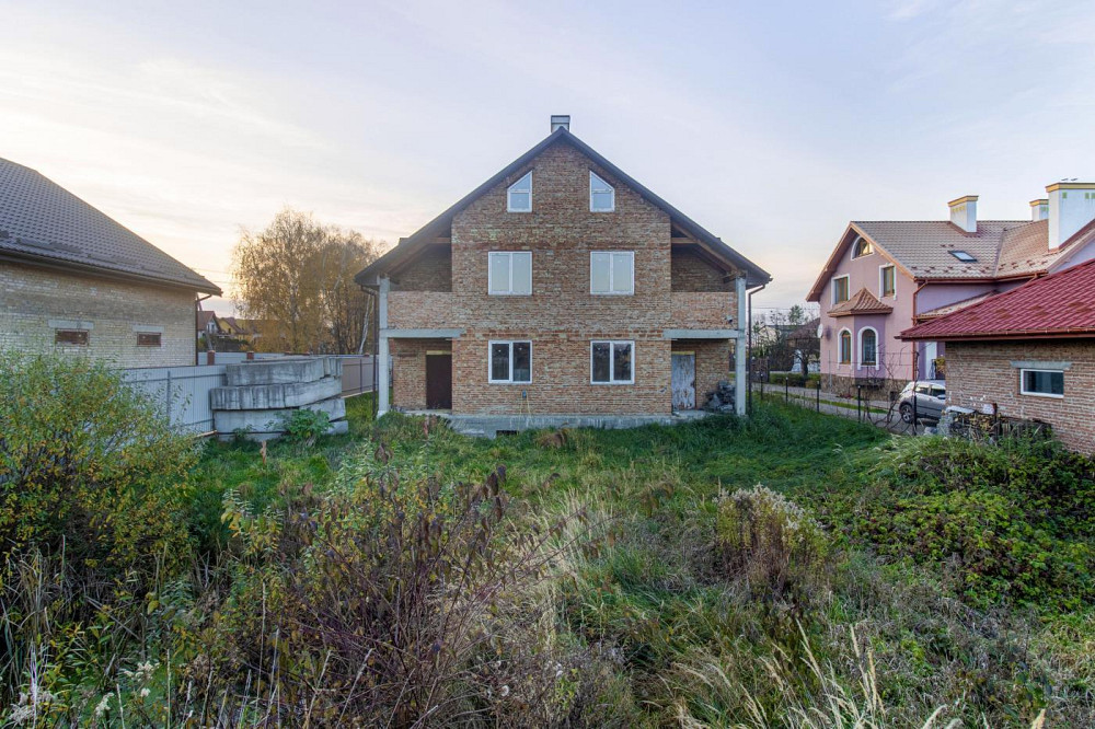 Продаж Квартира 4-кімнатна, 1/2 поверх на вул. Максимишина Ременів - фото 1