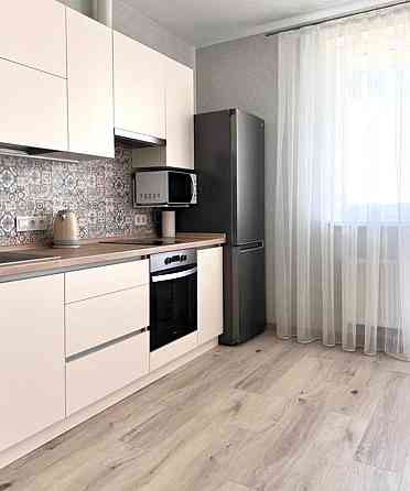 Оренда Квартира 1-кімнатна, 18/25 поверх на Ревуцкого ул., 40 б Kiev