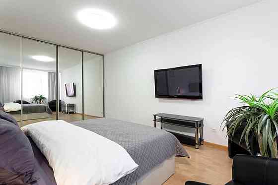 Оренда Квартира 1-кімнатна, 13/24 поверх на вул. Анни Ахматової, 30 Київ