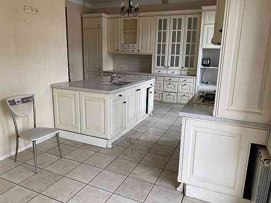 Продаж Квартира 5-кімнатна, 5/6 поверх на Олександра Кониського вул., д. 74 Київ