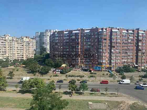 Продаж Квартира 4-кімнатна, 7/10 поверх на Драгоманова ул. Киев