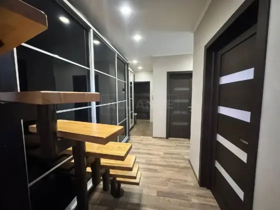 For sale 2-room Apartment 70 sq.m вул. Хмельницького Ivano-Frankivs'k