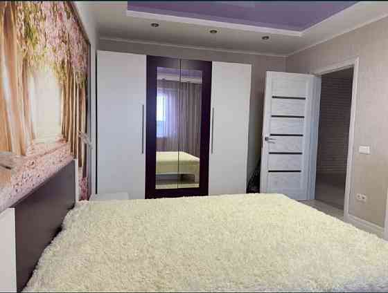 Оренда Квартира 3-кімнатна, 23/25 поверх на улица Урловская, д.38 Київ