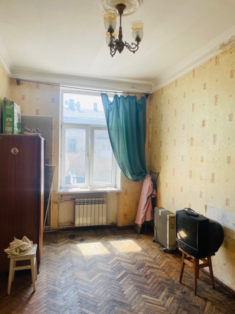 Продам трёх комнатную квартиру на Соборной площади .Исторический дом Папудова.
D 40700 Одесса