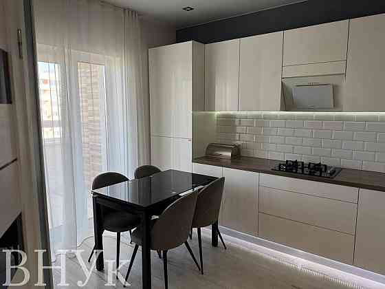 Продаж Квартира 3-кімнатна, 8/10 поверх на Зелена Львів