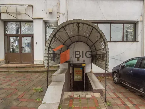 Здається    Чернівці Сергія Скальда (Комарова Володимира) вулиця 33 Чернівці - фото 2