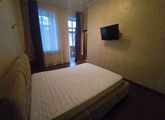 Продаж Квартира 2-кімнатна, 3/4 поверх на Петлюри вул., д. 8 Київ