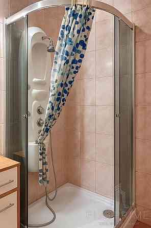 Продаж Квартира 3-кімнатна, 2/5 поверх на Костя Гордиенко вул., д. 8 Киев