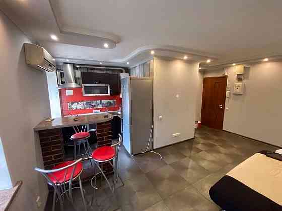 Оренда Квартира 2-кімнатна, 3/5 поверх на Константиновская ул., 44 Київ