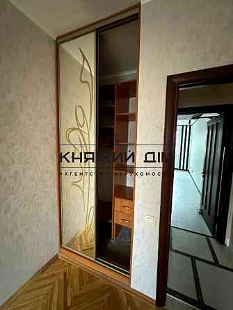 Продаж Квартира 3-кімнатна, 5/5 поверх на Уманская ул. Kiev