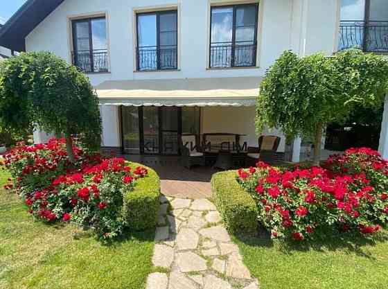 Продаж два будинки на одній ділянці в закритому клубному містечку Іванковичі. № 2211604 Іванковичі