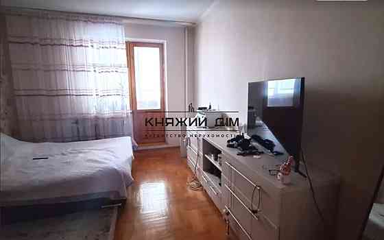 Продаж Квартира 3-кімнатна, 10/10 поверх на Руденко Ларисы ул. Київ