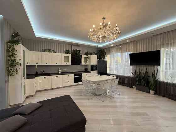 Продаж Квартира 3-кімнатна, 10/24 поверх на Джона Маккейна вул., д. 7 Київ