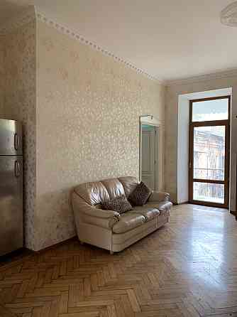 Продам 4-комн. квартиру, Малая Арнаутская  / Белинского, 3/3 эт., исторический центр города Одесса