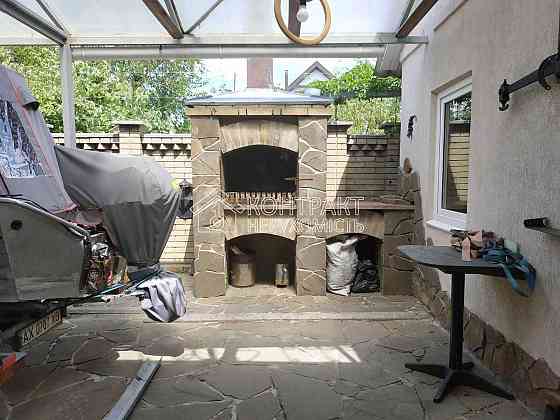 Продаж Будинок 6-кімнатний на вул. Фронтова Kharkiv