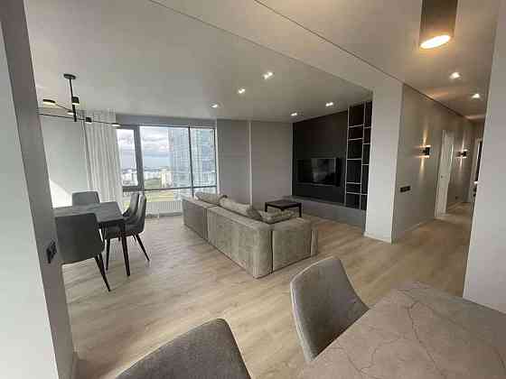 Оренда Квартира 3-кімнатна, 30/36 поверх на ул. Академика Заболотного Kiev