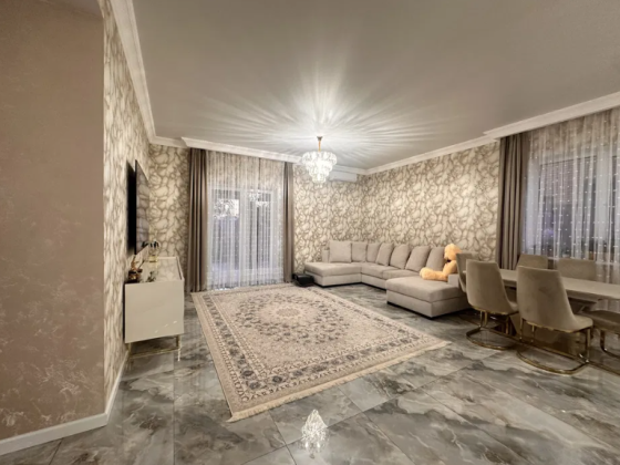 Продам  2-х этажный дом с ремонтом в Фонтанке-1 (Лиманский р-н) Фонтанка