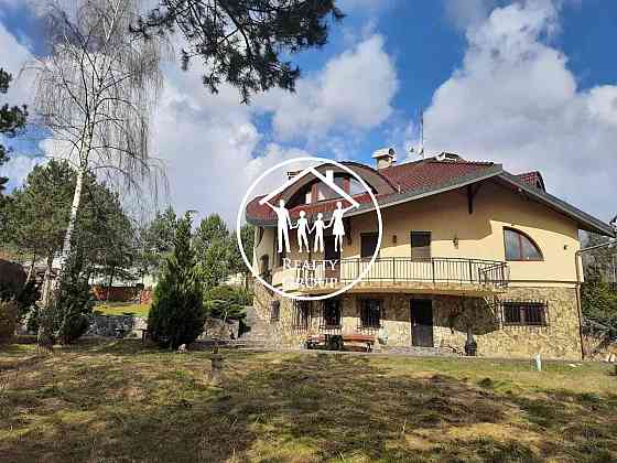 Львівська жемчужина, особняк, що дихає життям! Briukhovychi (Peremyshlianskyi raion)