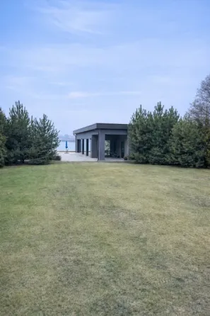 638 House by the water with a swimming pool Kiev