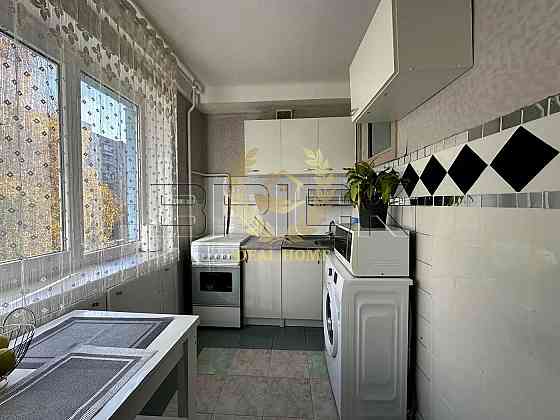 Продається 2-кімнатна квартира на вул. Пріорська 3/2 Київ