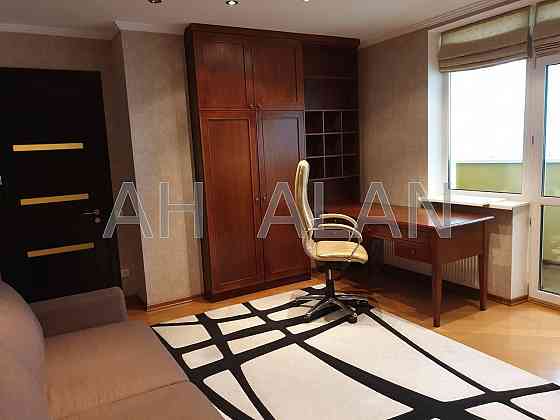 Оренда Будинок 4-кімнатний на Окіпної Раїси вул., 10А Київ