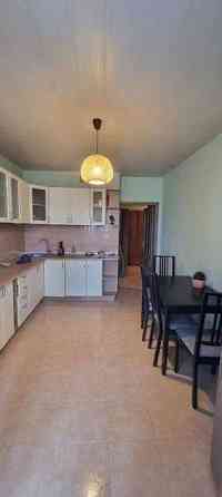 Оренда Квартира 3-кімнатна, 13/15 поверх на Анны Ахматовой ул., 13 Kiev