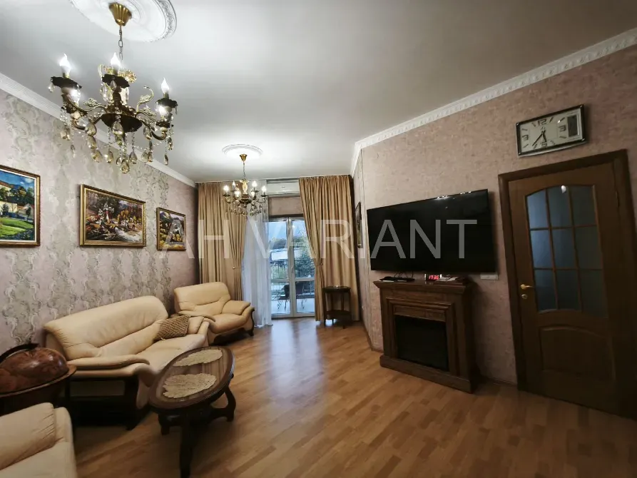 Продаж 3к Квартира 89 кв.м Возз'днання 17 Ужгород - фото 1