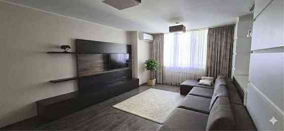 Продаж Квартира 2-кімнатна, 11/25 поверх на Ахматової Анни вул., д. 30 Киев