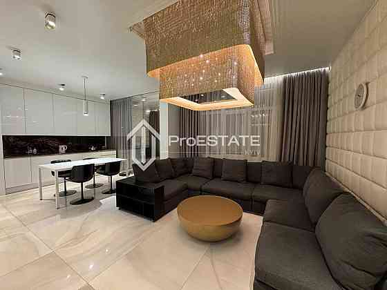 Продаж Квартира 4-кімнатна, 19/30 поверх на вул. Андрія Верхогляда Kiev