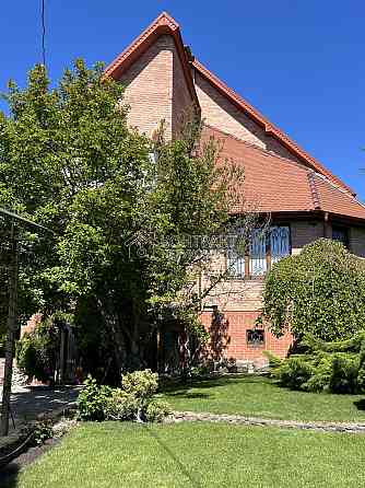 Продаж Будинок 6-кімнатний на вул. Набережна 