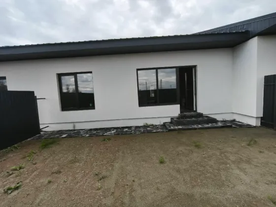 For sale 1-storey Cottage with land 2.5 ares 105 sq.m 4 rooms at Петра Угляренка Uzhhorod