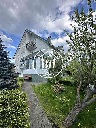 Розкішний будинок з озером: ваша власна оаза спокою 