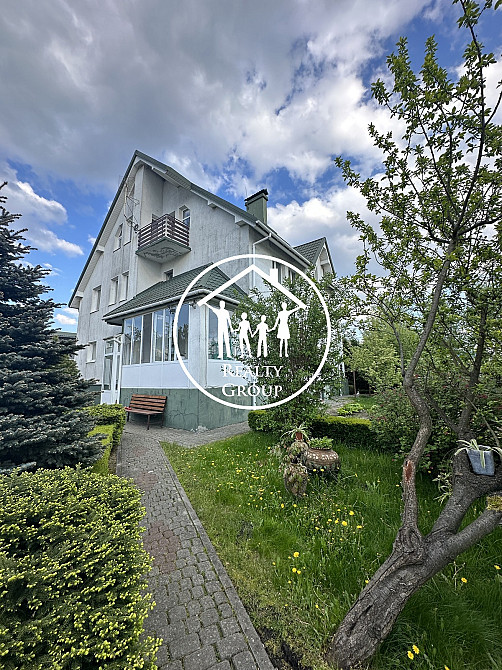 Розкішний будинок з озером: ваша власна оаза спокою  - фото 3