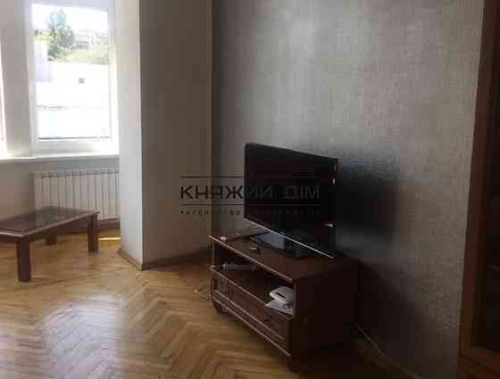 Продаж 2-х к. кв. біля метро Хрещатик, Печерський р-н. Код об'єкту: 21145071 Київ