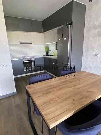 Оренда Квартира 3-кімнатна, 8/16 поверх на Салютная ул. Киев