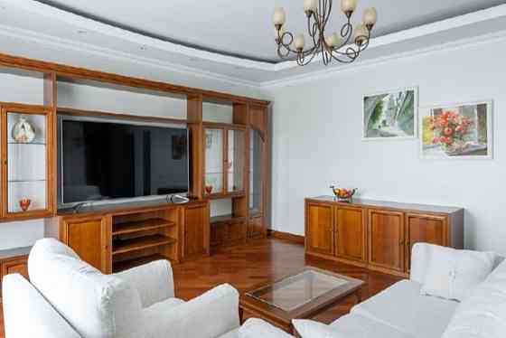 Продаж Квартира 4-кімнатна, 7/9 поверх на Антоновича вул., д. 4/6 Київ