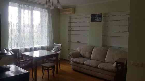 Оренда Квартира 2-кімнатна, 4/5 поверх на ул. Трёхсвятительская Киев