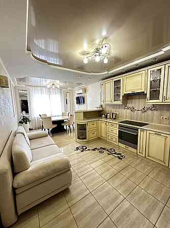 Продаж Квартира 3-кімнатна, 15/20 поверх на Лаврухина Николая вул., д. 8 Київ