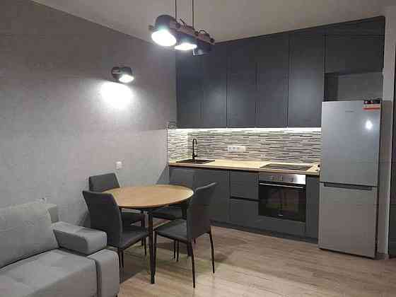 Оренда Квартира 1-кімнатна, 3/7 поверх на ул. Салютная Киев