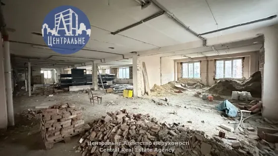 Здається Офісні приміщення площа 720 кв.м 3-й поверх Чернівці Руська 242 Чернівці