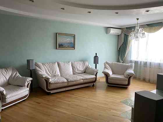 Оренда Квартира 3-кімнатна, 8/13 поверх на Харьковское шоссе, 58а Киев