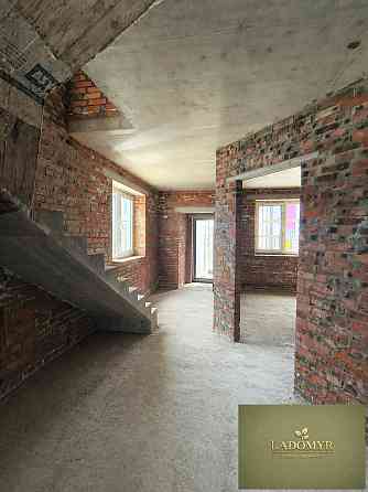 Продаж Будинок 4-кімнатний на вул. Ягідна Ровно