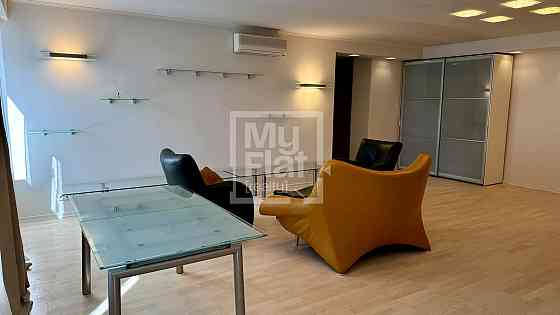 Продаж Квартира 3-кімнатна, 5/8 поверх на вул. Назаровская Киев