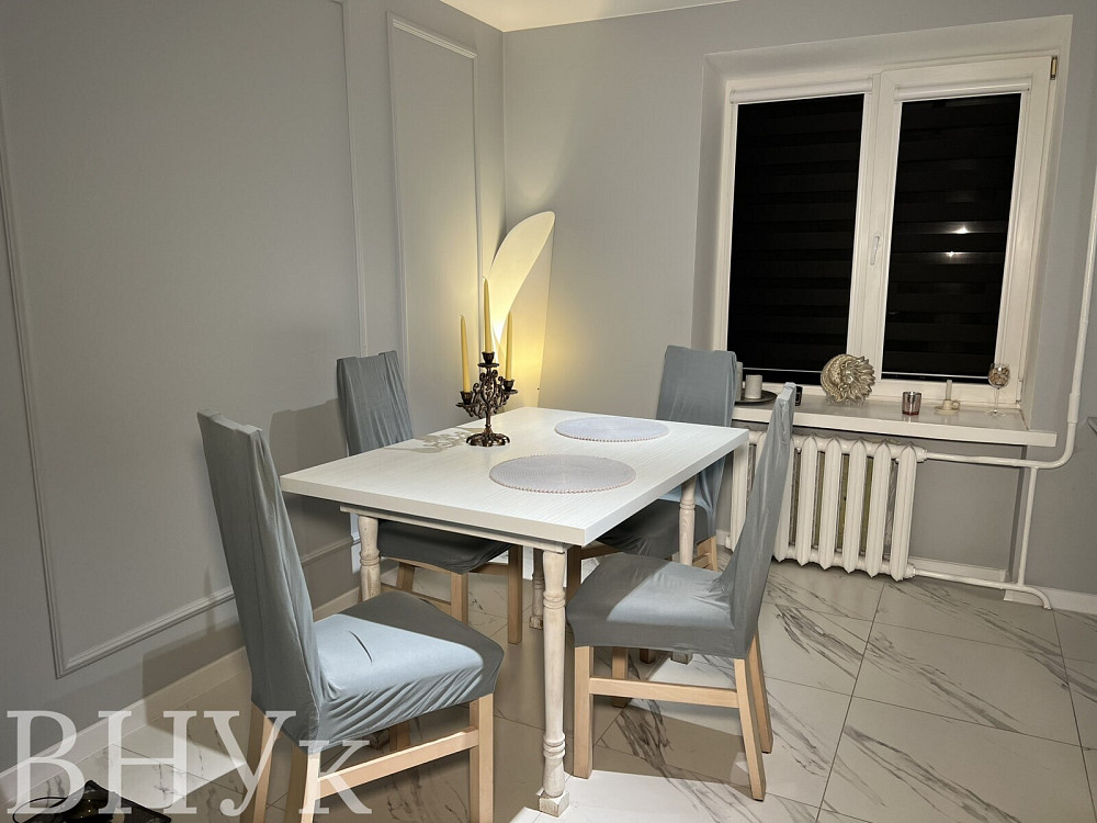 Продаж Квартира 3-кімнатна, 3/5 поверх на Відродження Луцк - изображение 1