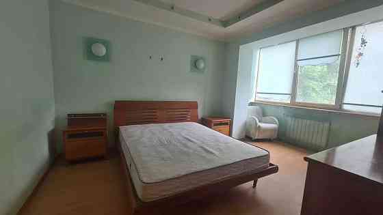 Оренда Квартира 3-кімнатна, 2/9 поверх на Європейського союзу, 70а Київ