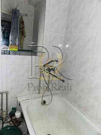 Продаж Квартира 3-кімнатна, 5/5 поверх на Черных Запорожцев ул., 9А Киев