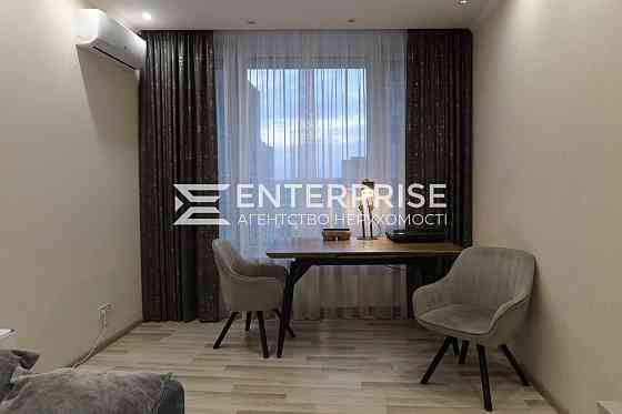 Продаж Квартира 3-кімнатна, 22/25 поверх на вул. Зарічна Київ